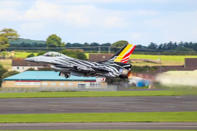 - Single-engine aircraft