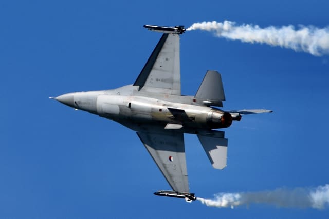 - Single-engine aircraft
