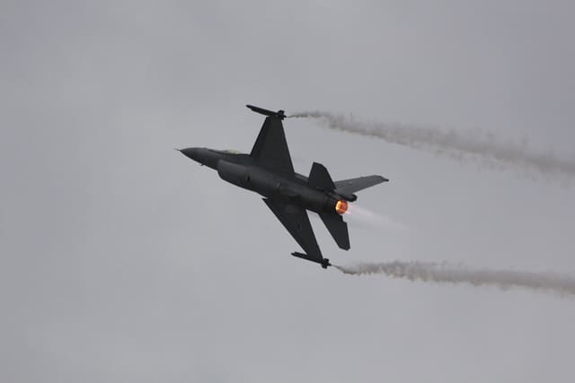 - Single-engine aircraft