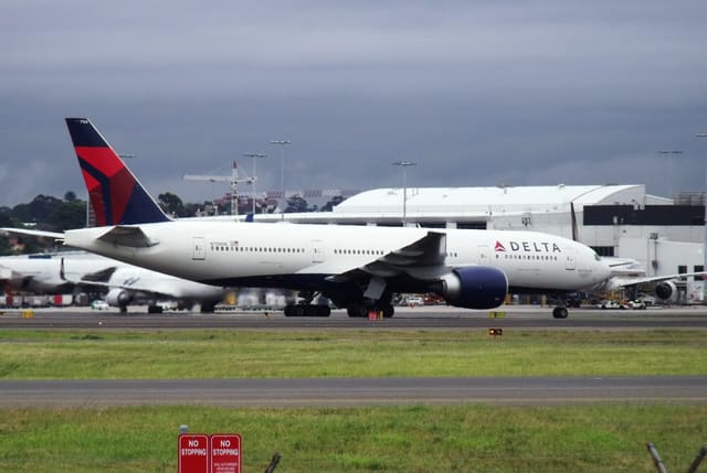 N708DN — Twin-engine aircraft