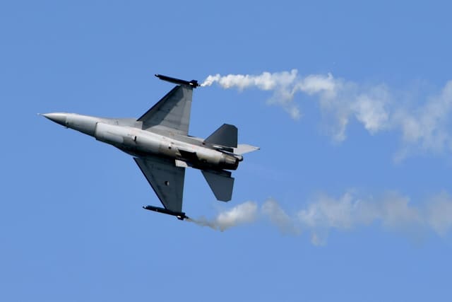 - Single-engine aircraft