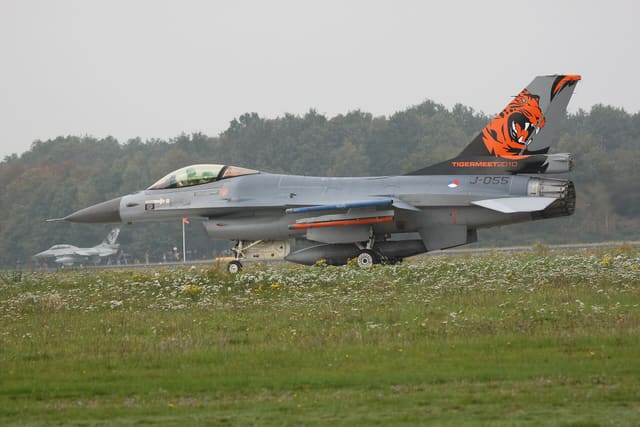 - Single-engine aircraft