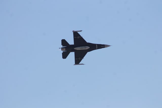 - Single-engine aircraft