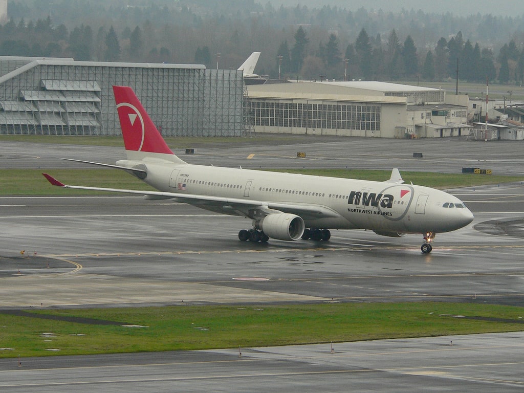 planephotoman's best shot — N855NW