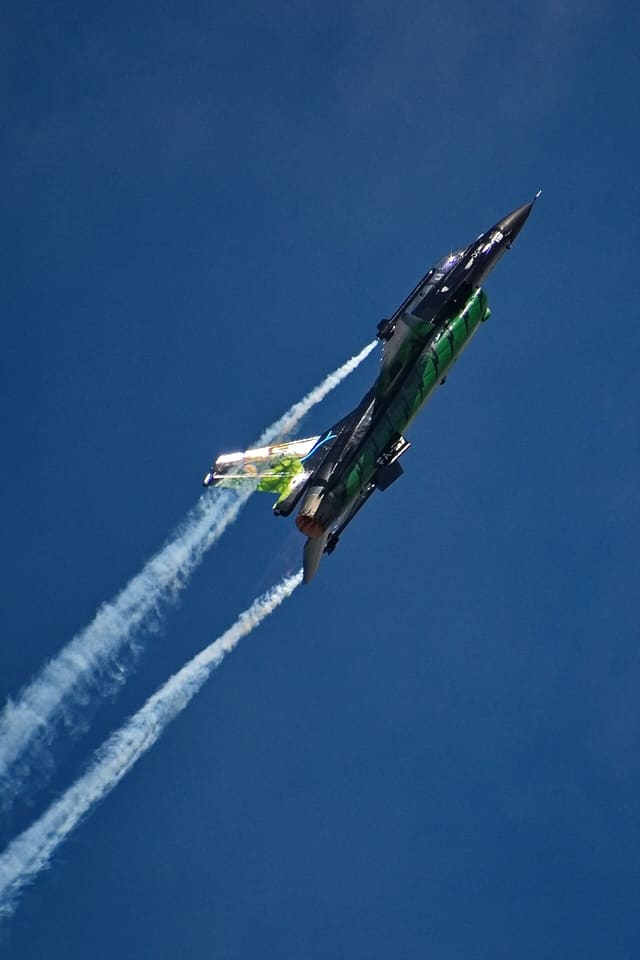 - Single-engine aircraft