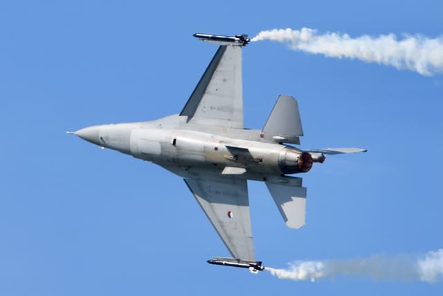 - Single-engine aircraft