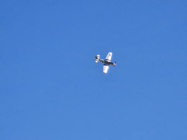 - Single-engine aircraft