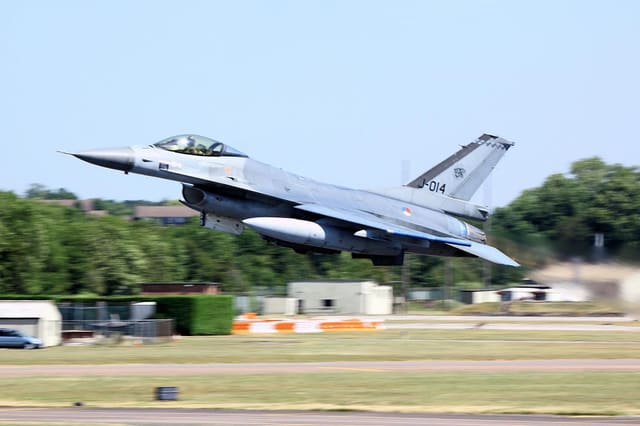 - Single-engine aircraft