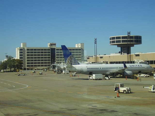 N78438 — Twin-engine aircraft