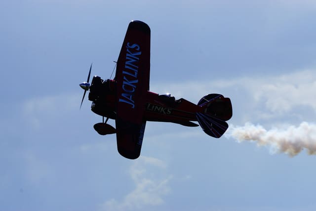 - Single-engine aircraft