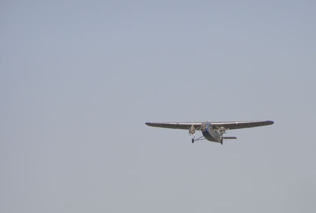 - Twin-engine aircraft