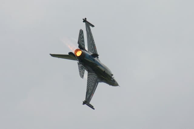 - Single-engine aircraft