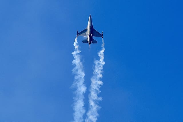 - Single-engine aircraft