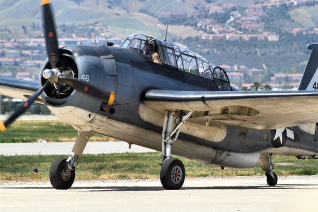 - Single-engine aircraft