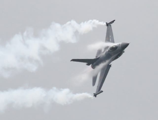 - Single-engine aircraft