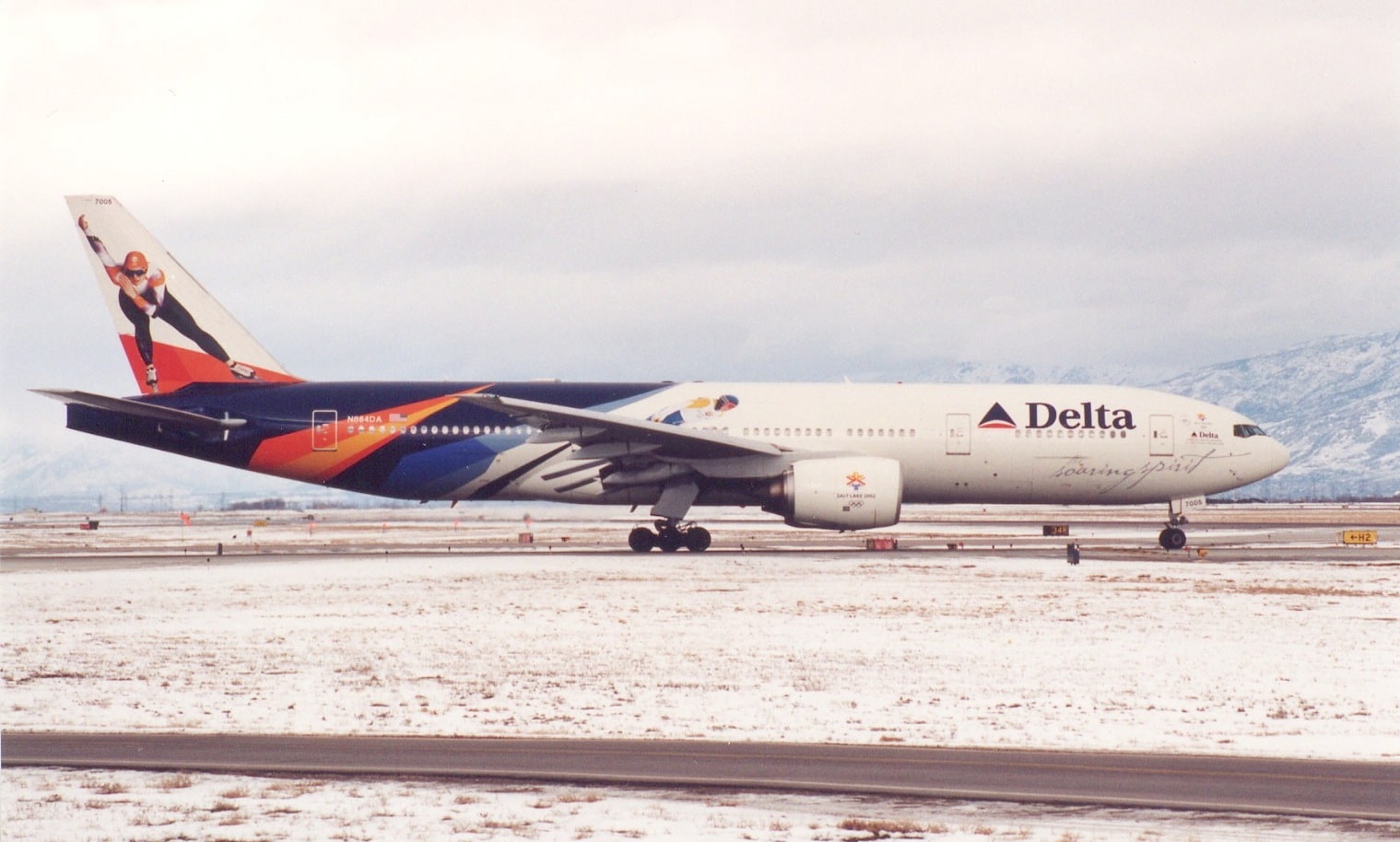 Skyguy414 at English Wikipedia's best shot — N864DA