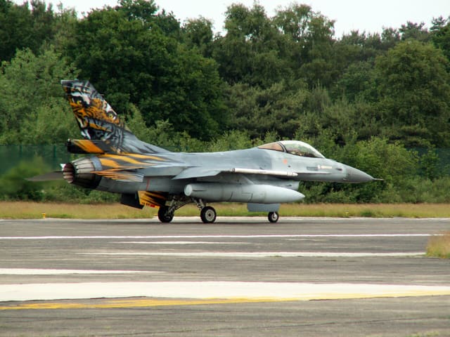 - Single-engine aircraft