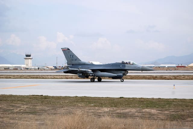 - Single-engine aircraft