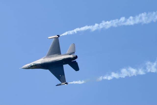 - Single-engine aircraft