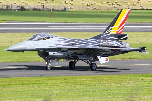 - Single-engine aircraft