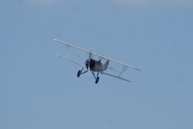 - Single-engine aircraft