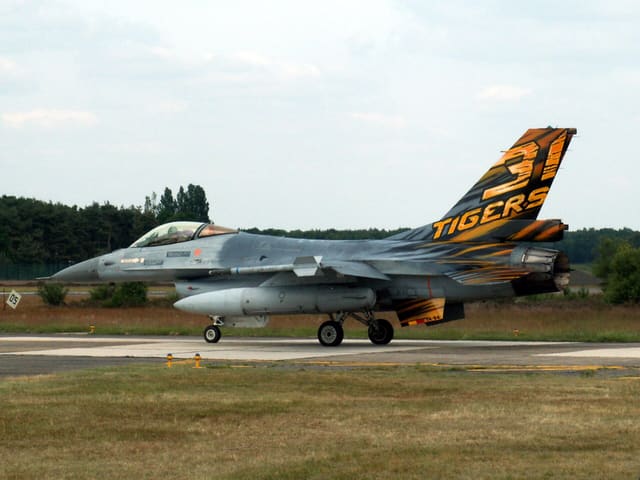 - Single-engine aircraft