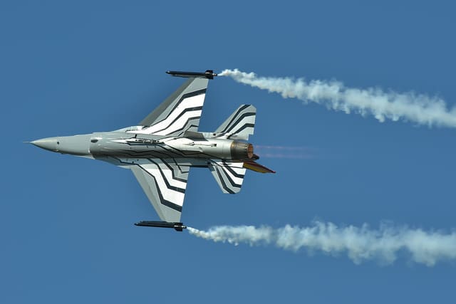- Single-engine aircraft