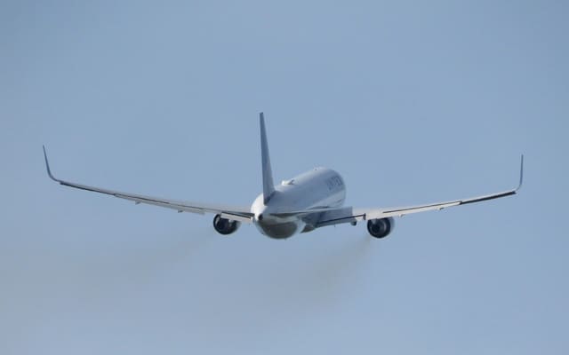 N644UA - Twin-engine aircraft