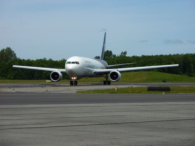 N340UP — Twin-engine aircraft