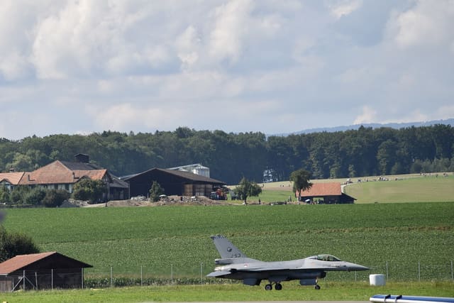 - Single-engine aircraft