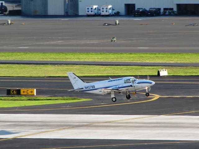 N4078B - Twin-engine aircraft