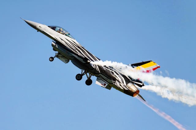 - Single-engine aircraft