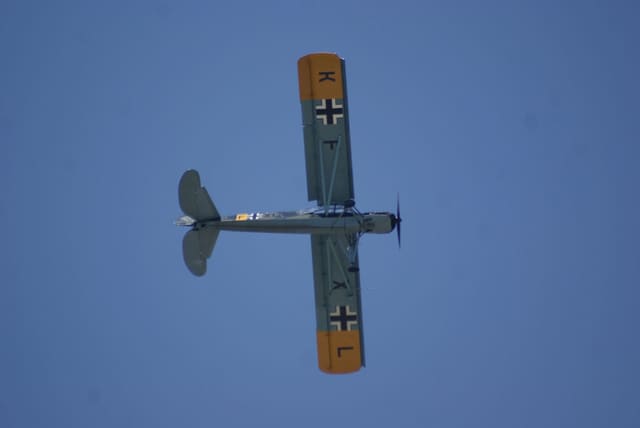 - Single-engine aircraft