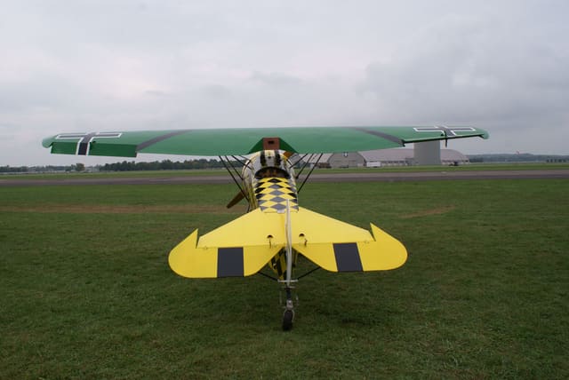 - Single-engine aircraft