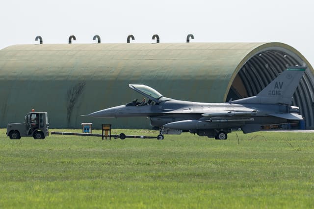 - Single-engine aircraft