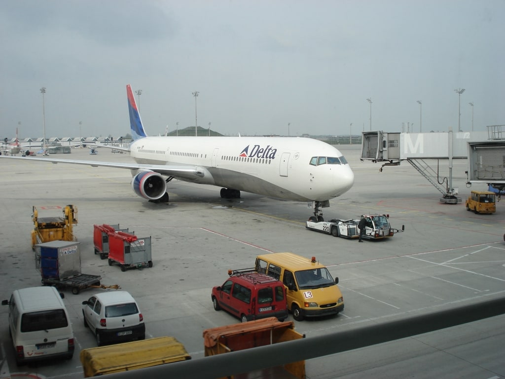 El Carlos's best shot — N838MH