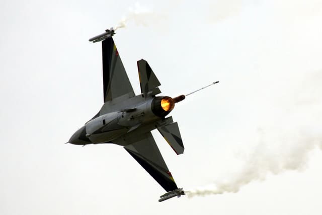 - Single-engine aircraft