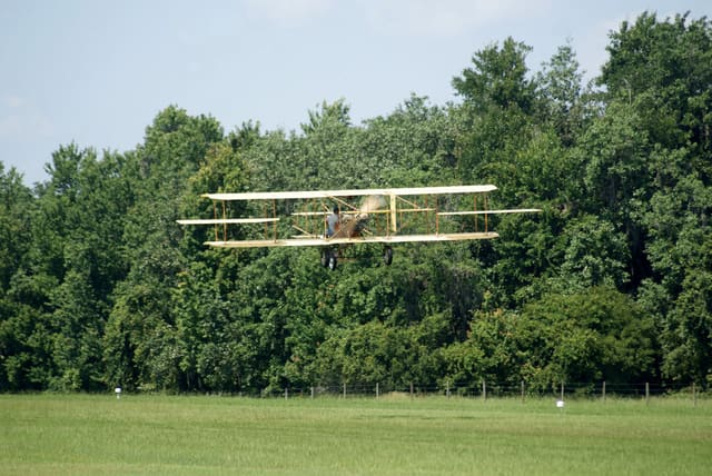 - Single-engine aircraft