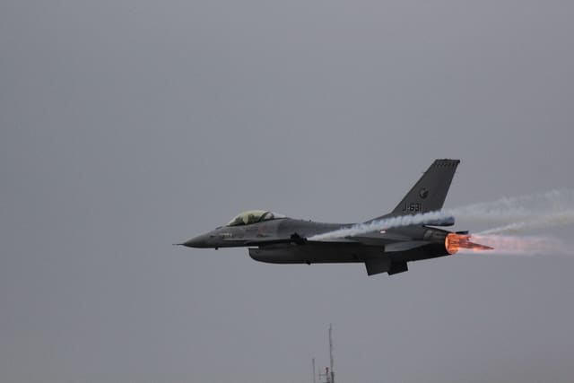 - Single-engine aircraft
