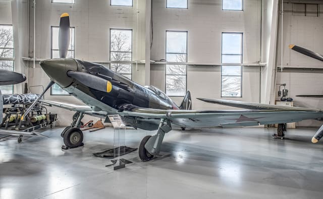 - Single-engine aircraft
