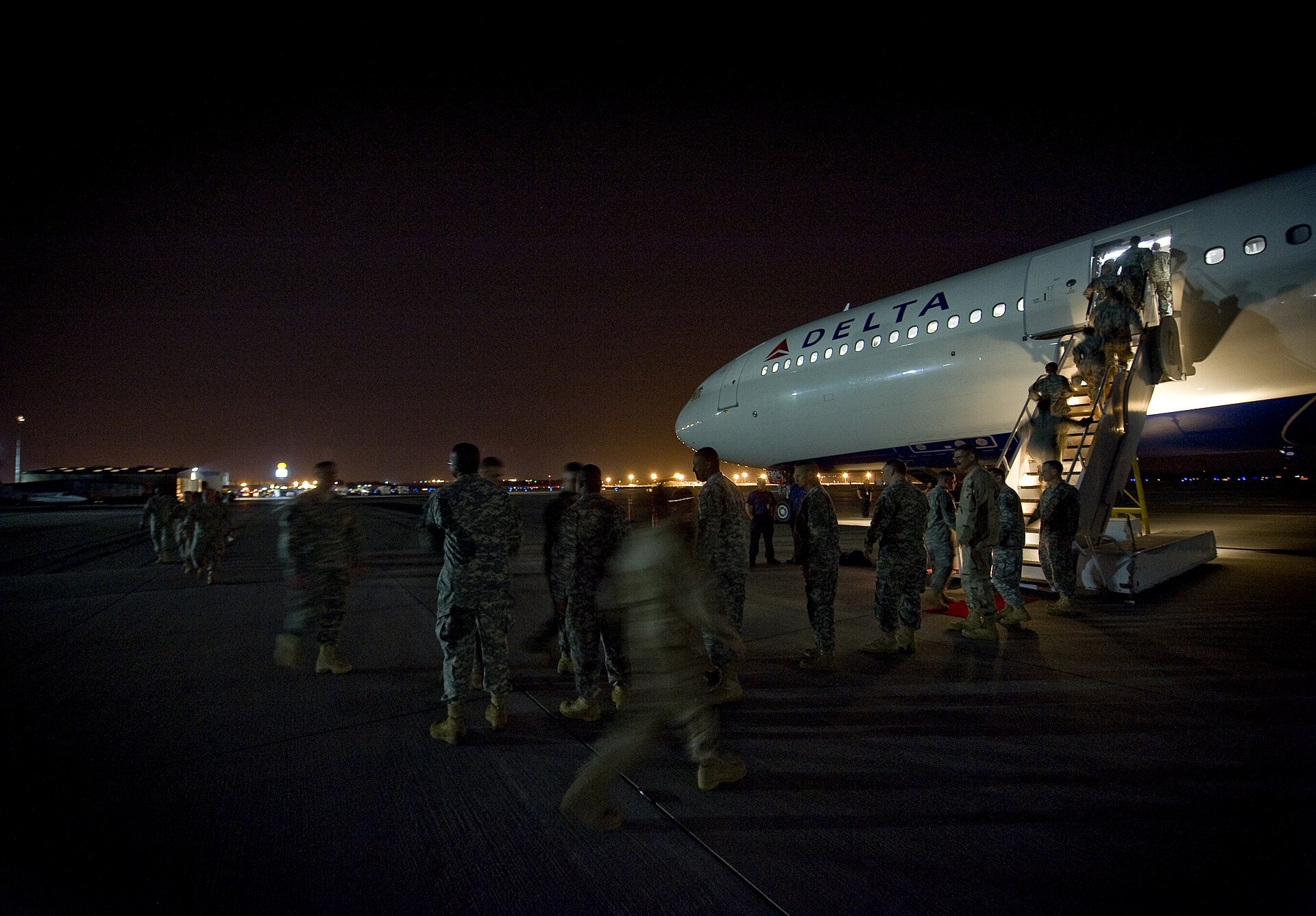 U.S. Navy photo by Mass Communication Specialist 1st Class R. Jason Brunson's best shot — N805NW