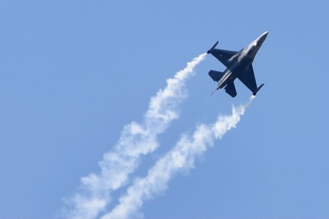 - Single-engine aircraft
