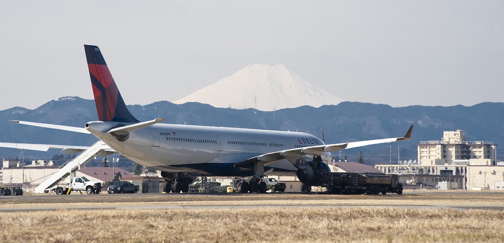 U.S. Air Force photoStaff Sgt. Samuel Morse's best shot — N806NW
