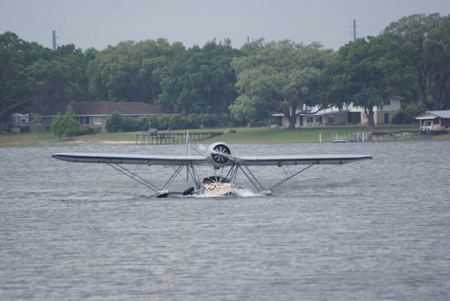 - Single-engine aircraft