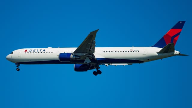 N836MH — Twin-engine aircraft