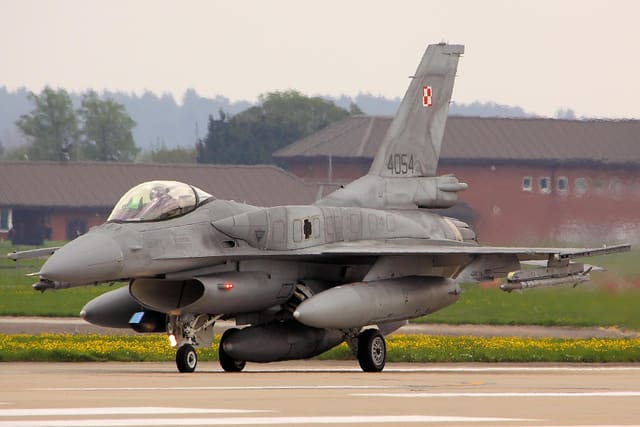 - Single-engine aircraft
