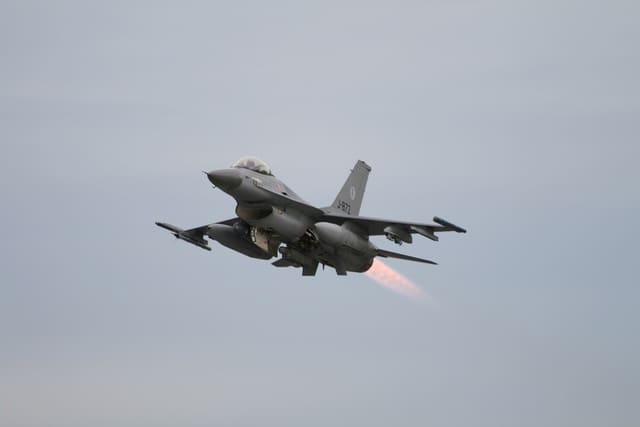 - Single-engine aircraft