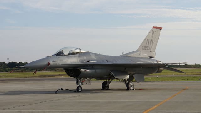 - Single-engine aircraft