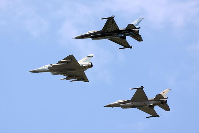 - Single-engine aircraft