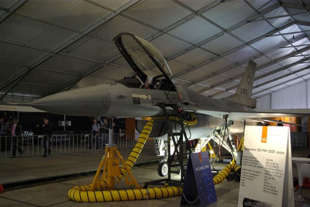 - Single-engine aircraft